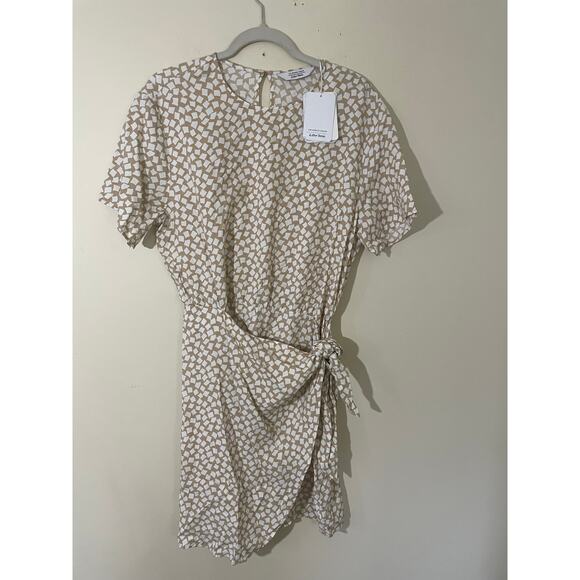 And Other Stories Beige Faux Wrap Dress Size 10 Short Sleeve Minimalist NWT - Picture 3 of 7